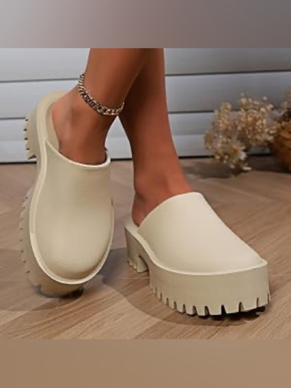 JEFFREY CAMPBELL - Clogge Platform Mule in Cream